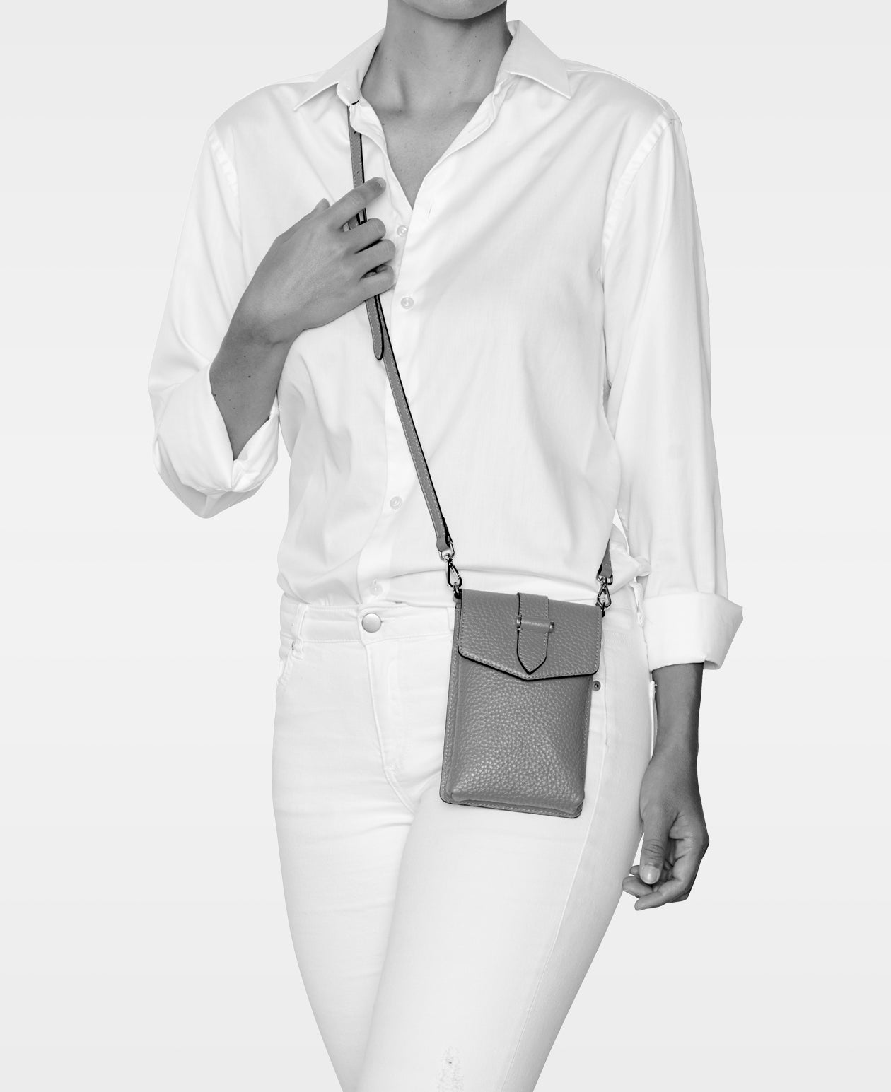 DECADENT COPENHAGEN GINA mobile crossbody bag Crossbody Bags Cognac